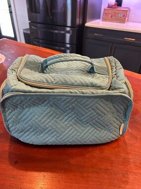 Travel toiletries bag